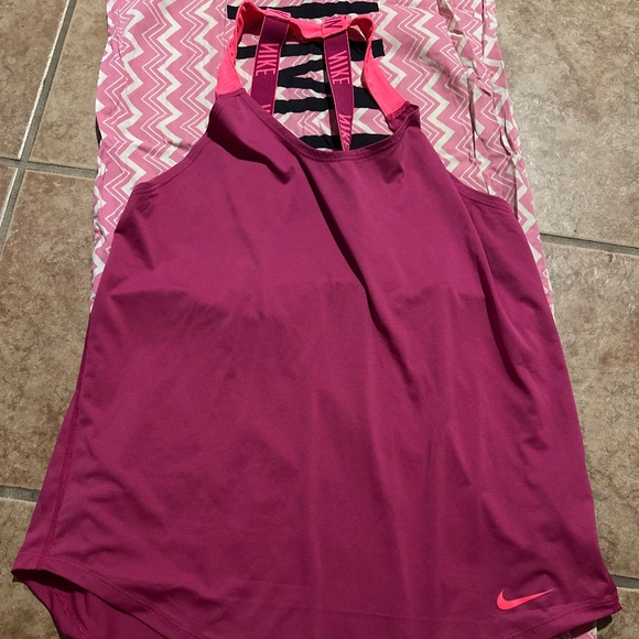 Nike Athletic Top Size Medium - Picture 1 of 2